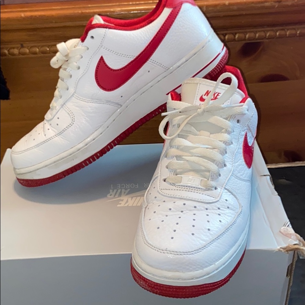 Red and white women’s tennis shoe